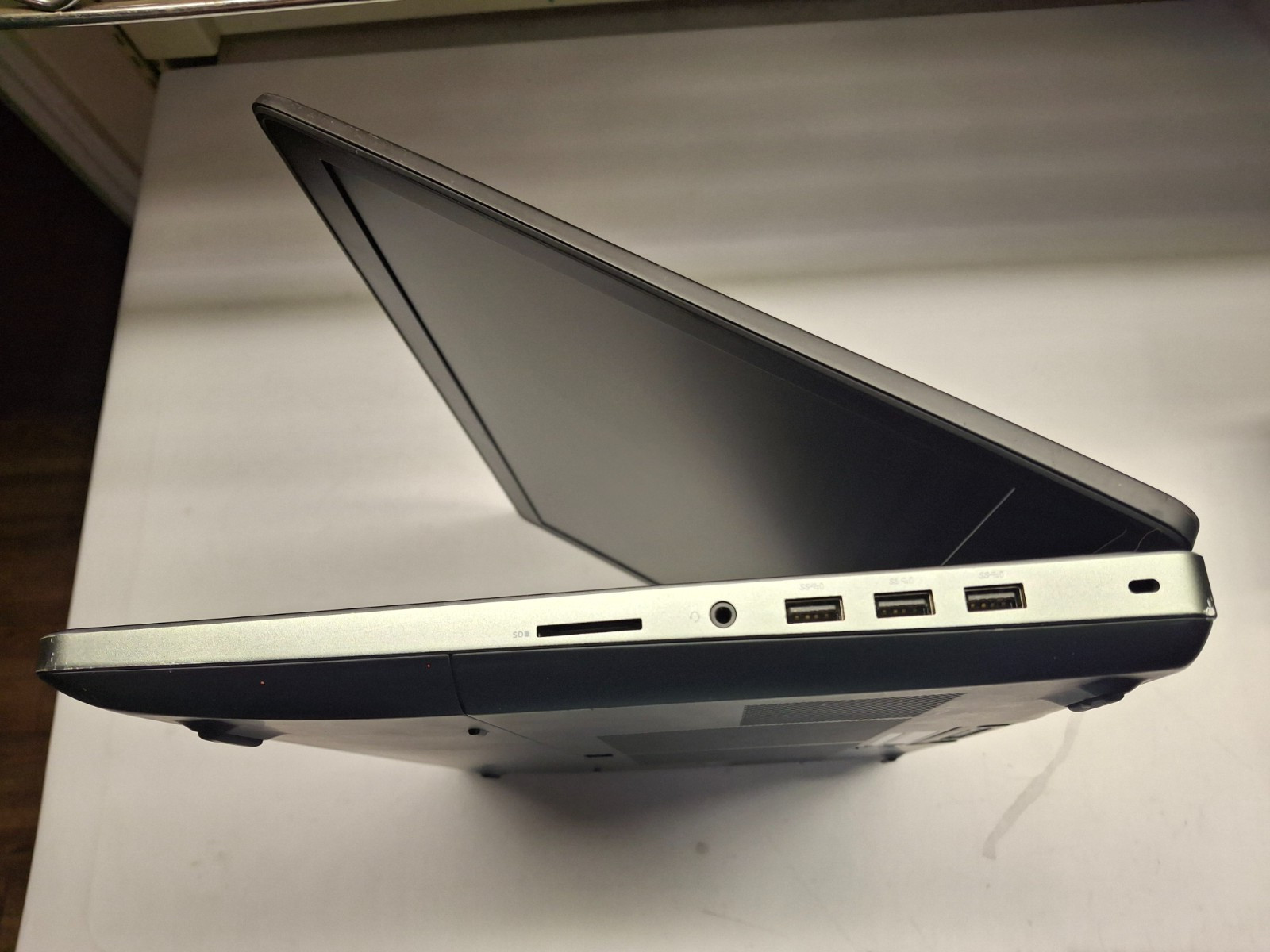 DELL PRECISION 7720 I7-6820HQ 256GB SSD 32GB RAM NVIDIA QUADRO M1200 Win 10 Pro