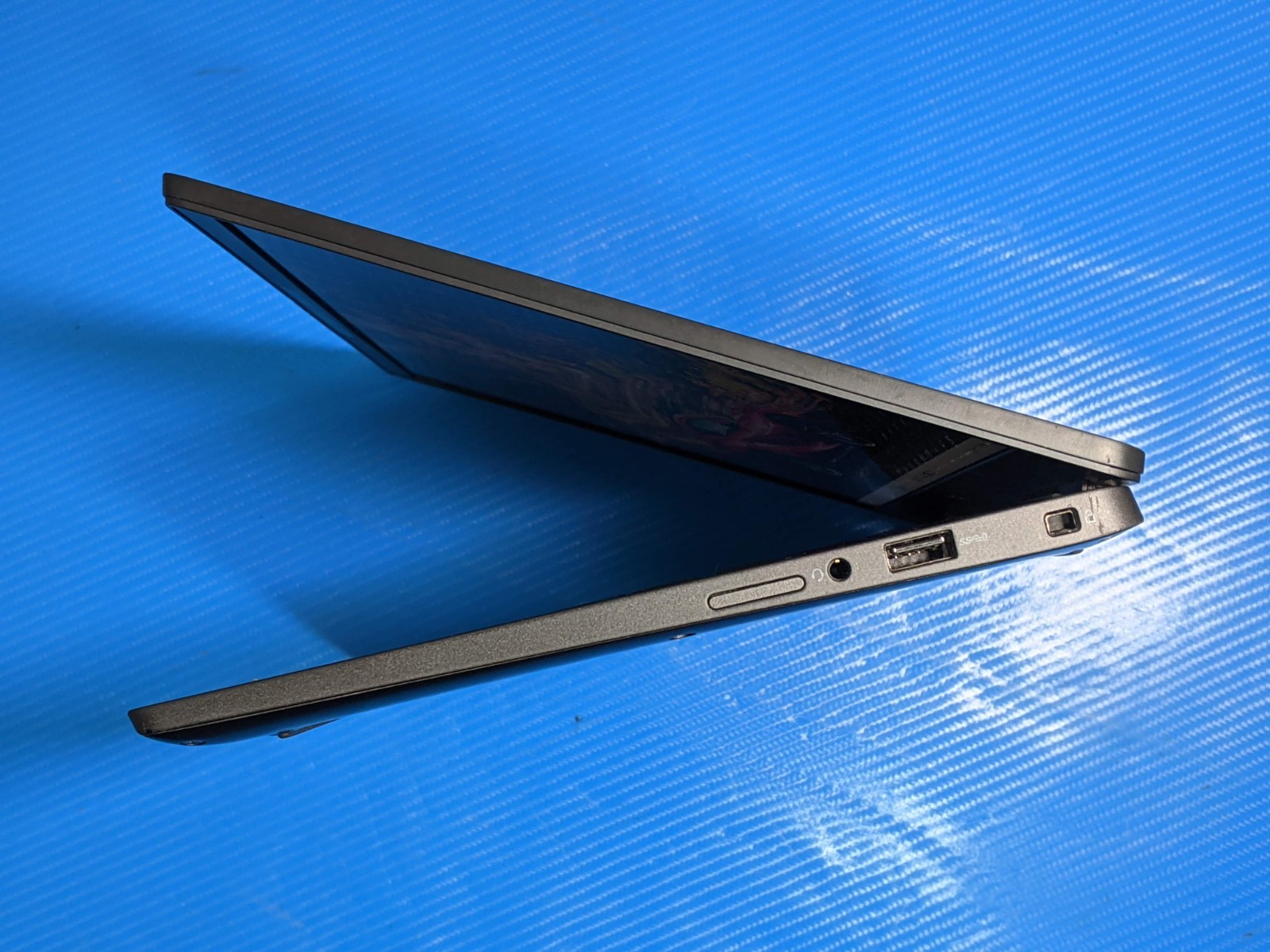 Dell Latitude 7310 13.3″FHD Intel i7-10610U 1.8GHz 16G 256GB SSD W11Pro +Charger