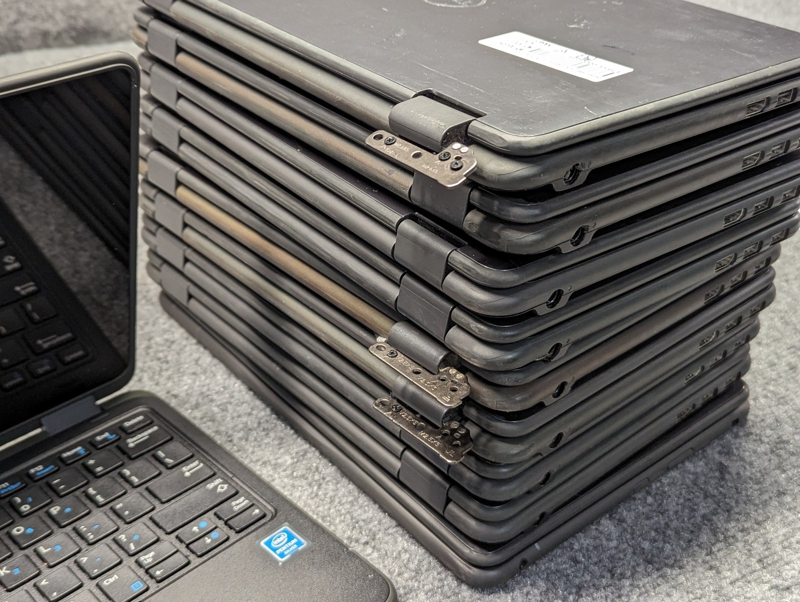 Dell Latitude 3190 2-in-1 Pentium N 1.10GHz 4GB 128GB SSD *DAMAGED – LOT OF 10*