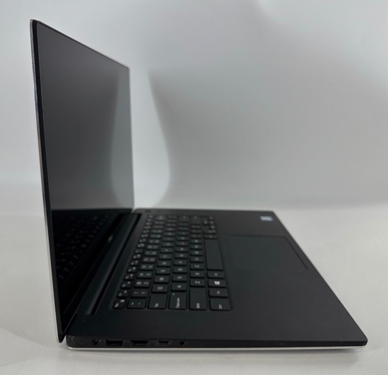 Dell Precision 5520 15.6 4K TOUCH Xeon E3-1505M v6 3.00GHz 32GB 1TB Quadro M1200
