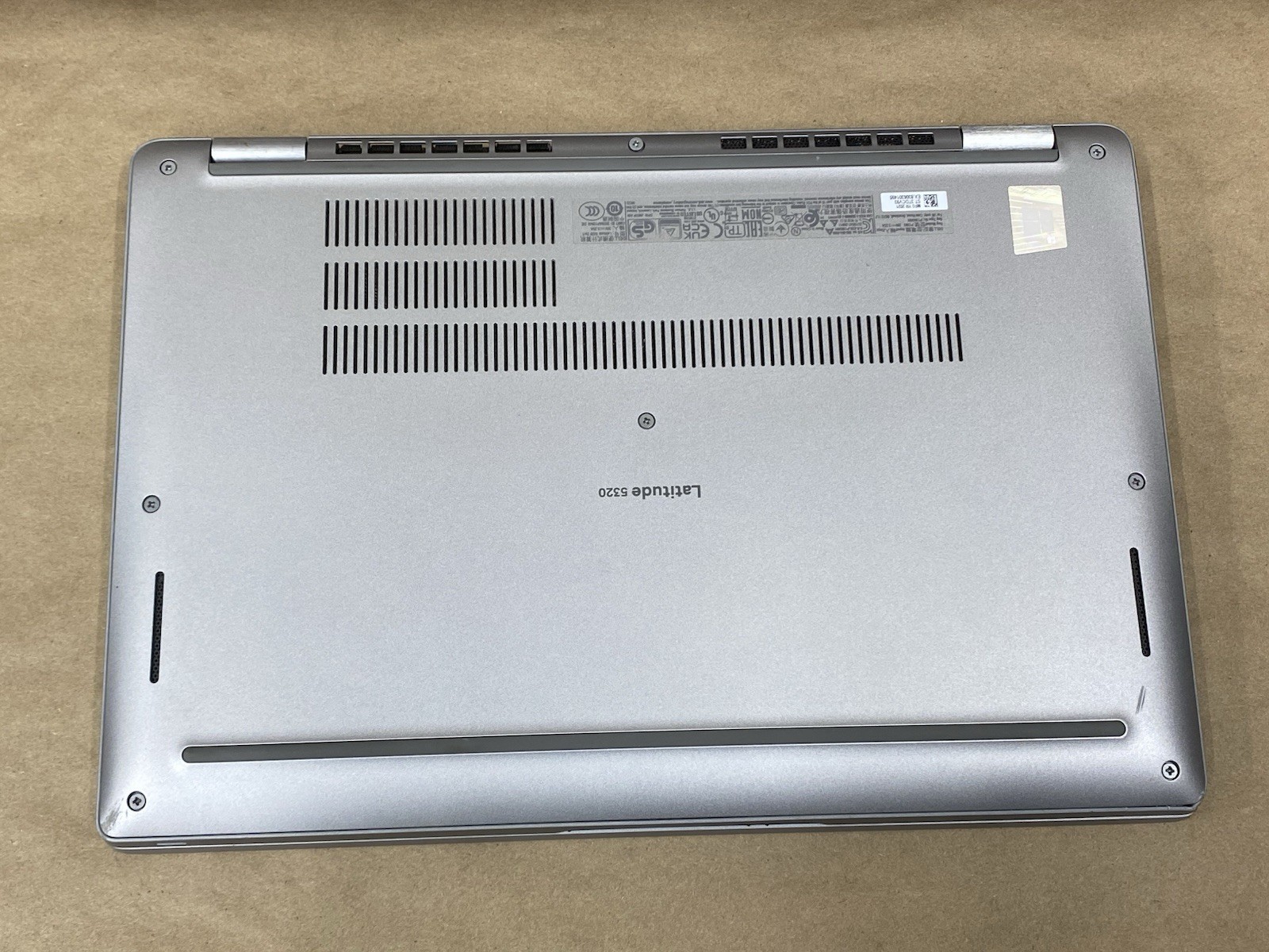 Dell Latitude 5320 – 13.5″ FHD – Touch – i7-1185G7 – 16GB – 256 – Win 11 – READ
