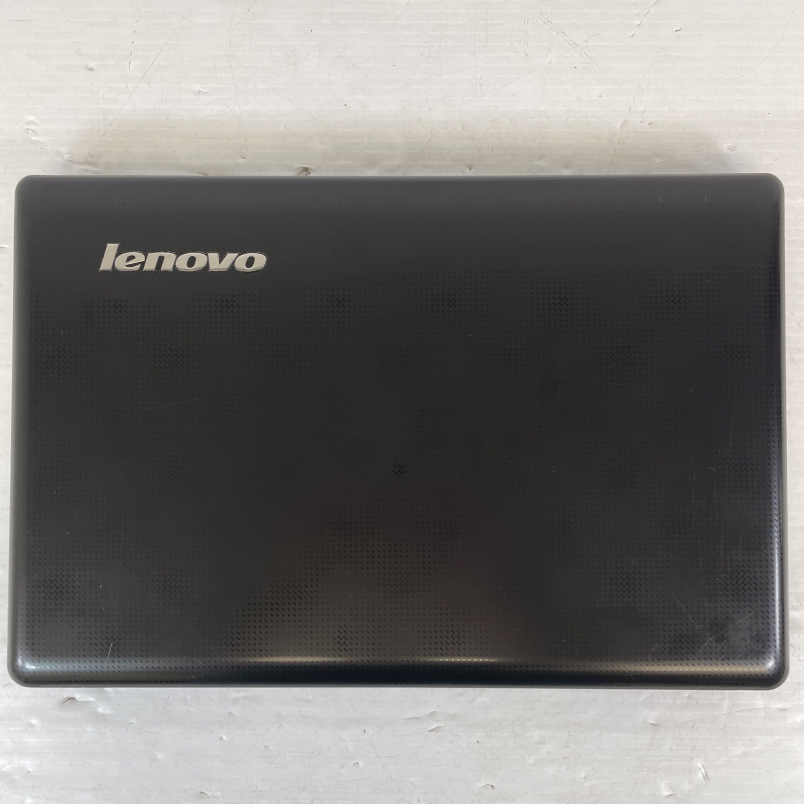Lenovo IdeaPad Z560 15.6 Notebook Intel i3-380M 2.53GHz 4GB RAM 320GB HDD Win10
