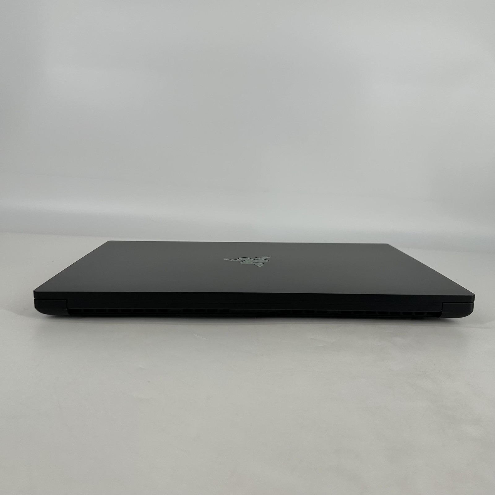Razer Blade 16 240Hz FHD+ 2.2 GHz i9-13950HX 32GB 1TB/1TB NVIDIA RTX 4090 READ