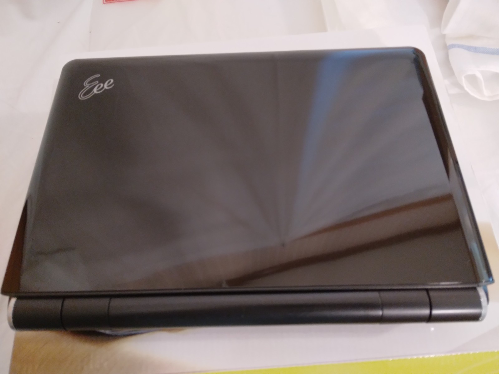 Asus Eee PC 1000HD – Open Box – Complete Kit – Sealed Charger – Untested
