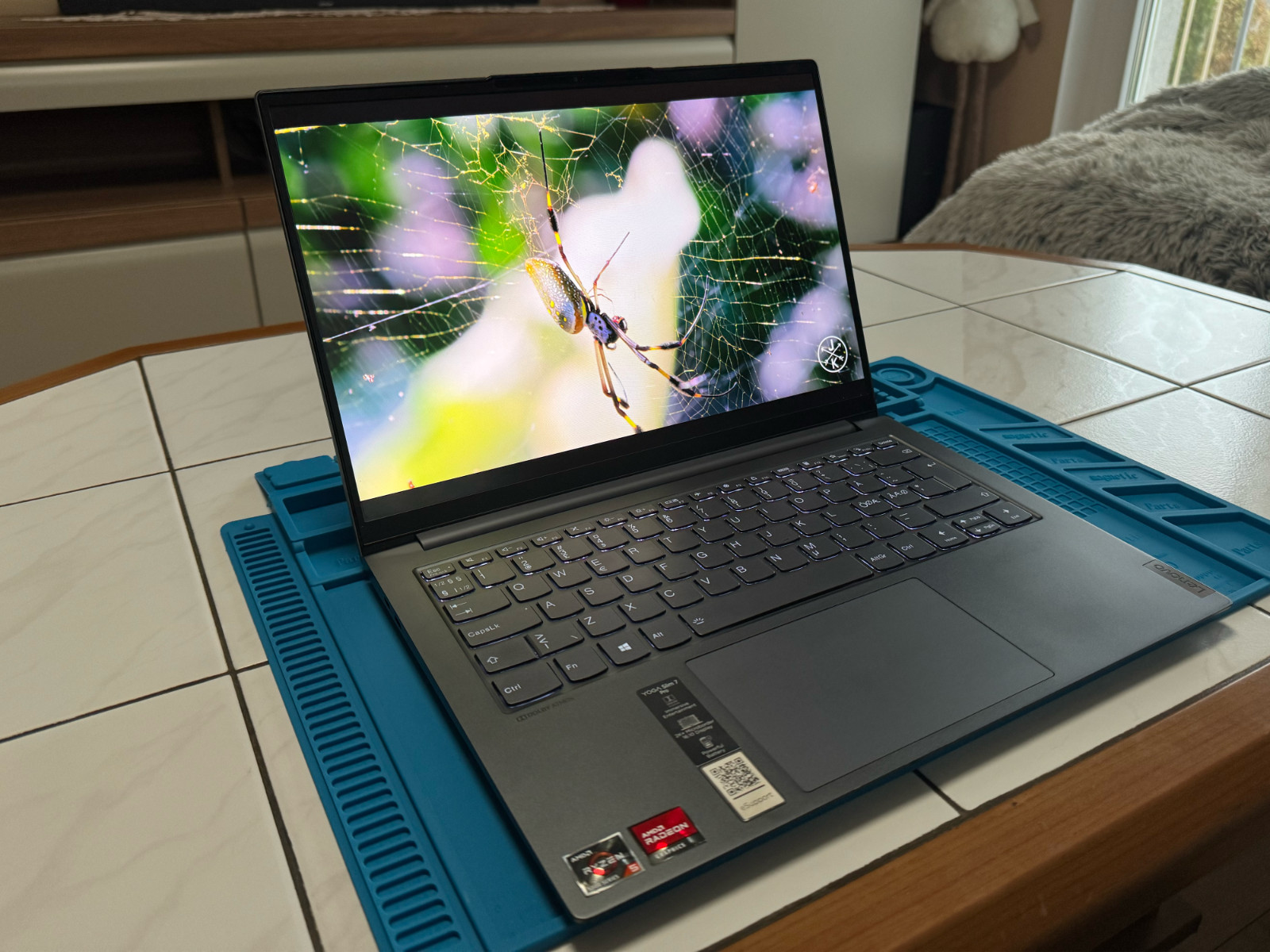 Lenovo Yoga Slim 7 Pro 14ACH5 / AMD Ryzen 5 5600H / 16GB RAM / 512GB SSD