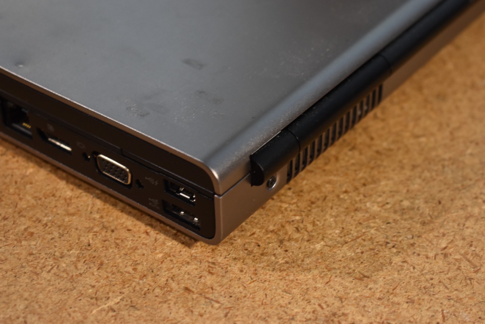 Dell Precision M6400 17″ Windows XP Pro 32-bit T9900 3.06GHz SSD AMD FirePro
