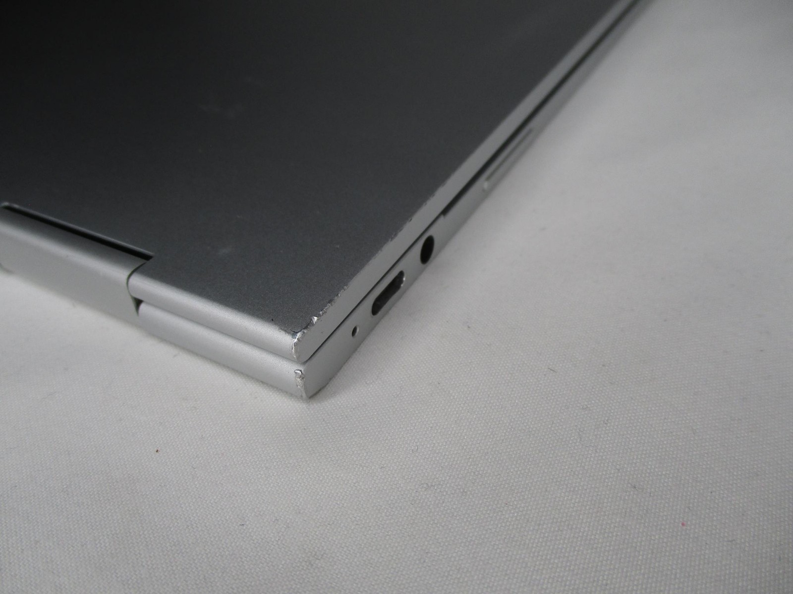 Google Pixelbook C0A Chrome 12.3″ TouchScreen i7-7Y75 16GB 512GB Wi-Fi – READ