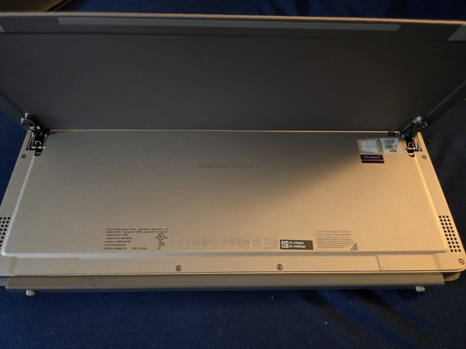 Dell Latitude 7210 touchscreen Core I7-10610U, 16GB RAM, 256GB SSD, Win 11 Pro