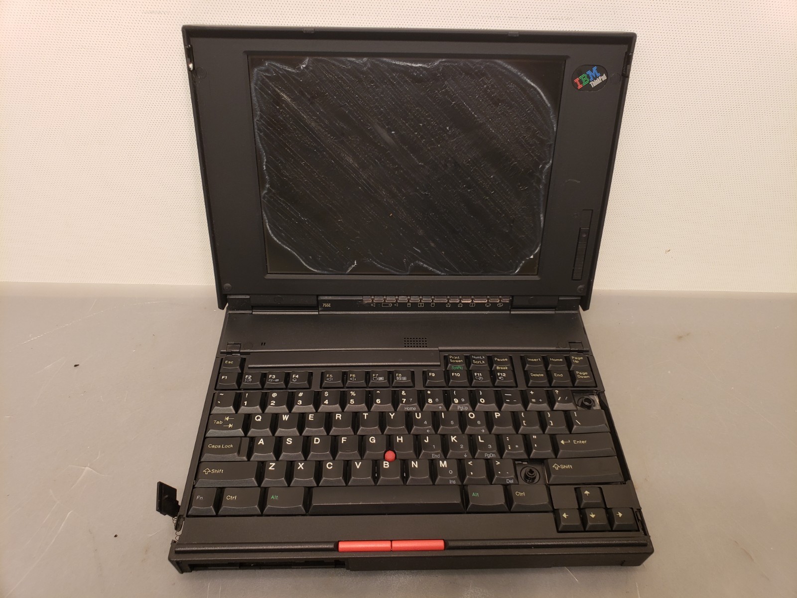 Vintage IBM Thinkpad 755C Intel 486-DX4 Laptop 9545-LOG for Project or Parts