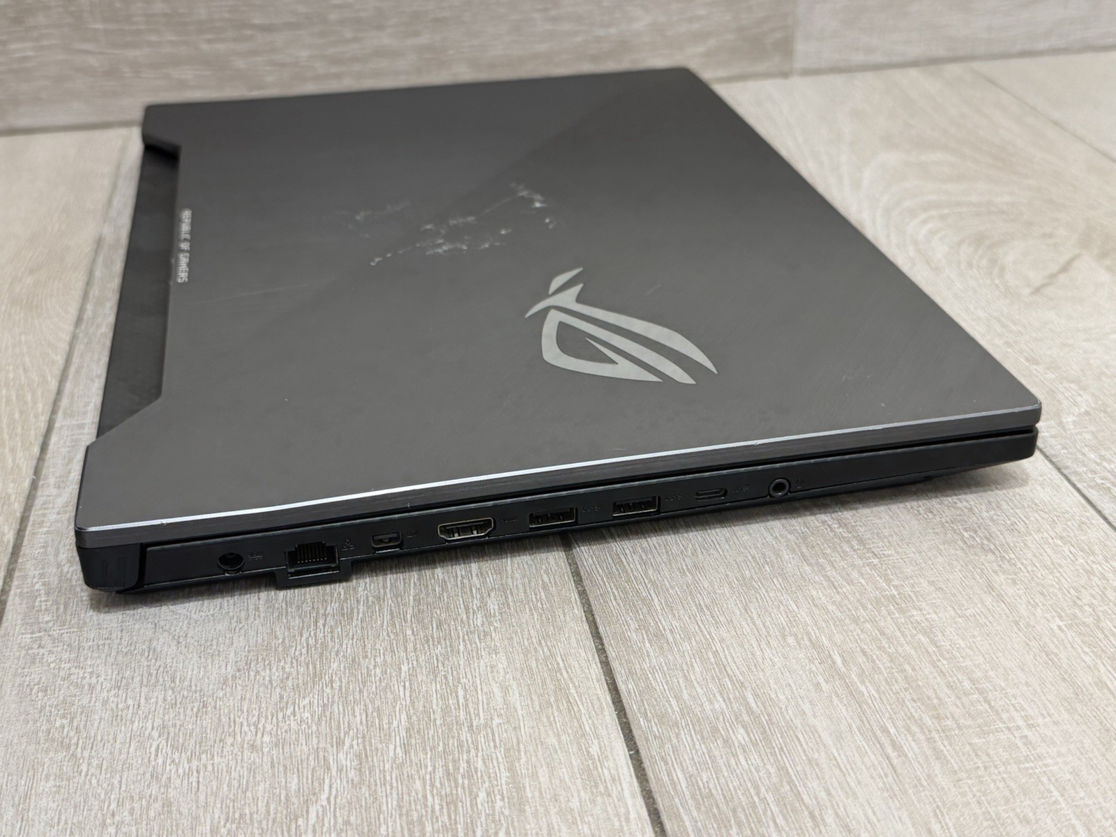 Asus Strix GL504G 15.6″ Core i7-8750H GeForce GTX 1070 8GB RAM 500GB NVMe SSD