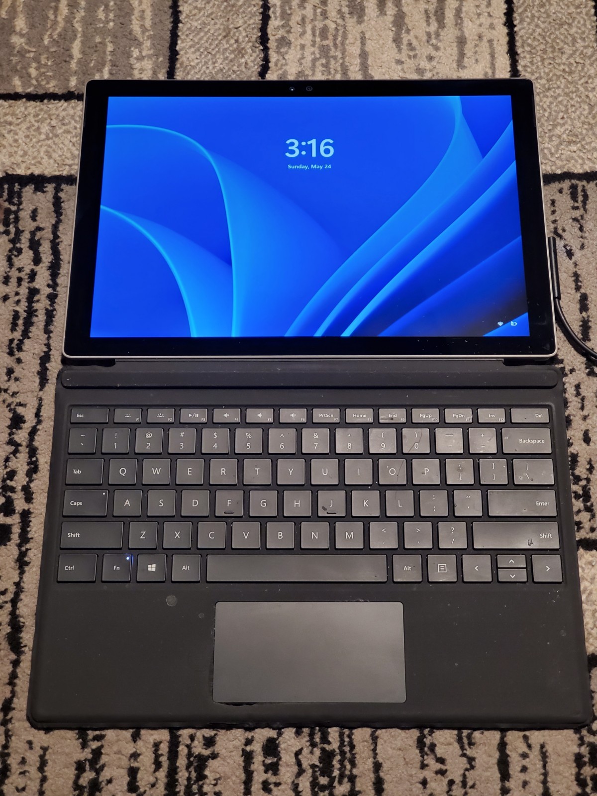 Surface Pro 4/ I5-6300U/8GB RAM/256GB SSD/Win 11 Pro Activated/used