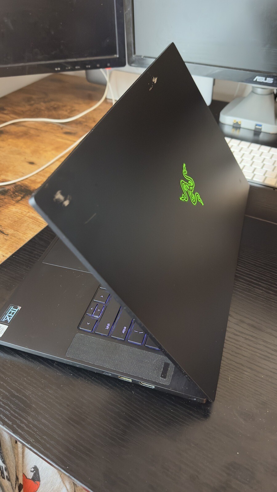 Razer Blade 15 15.6″ (256GB SSD, Intel Core i7-10750H, 2.6GHz, 16GB RAM) Laptop