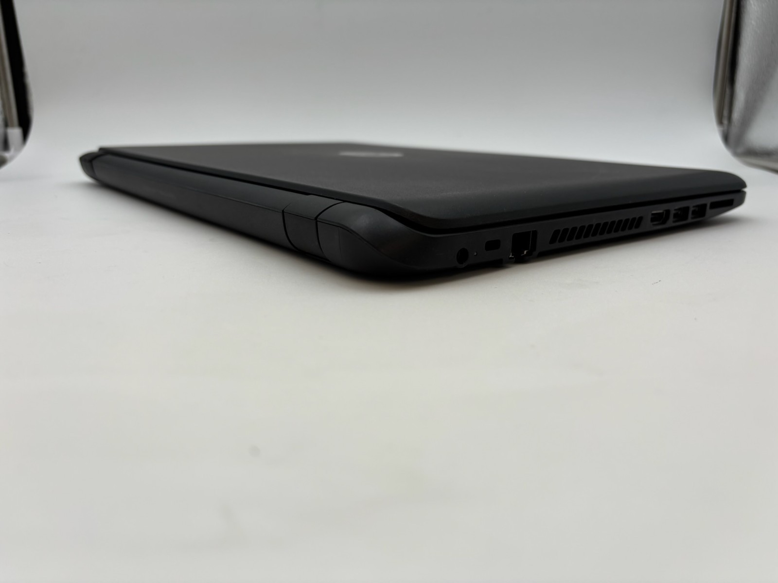 HP 15-f111dx Notebook PC 15.6″ 750 GB HDD 8 GB RAM A8-6410 APU Windows 10 Home