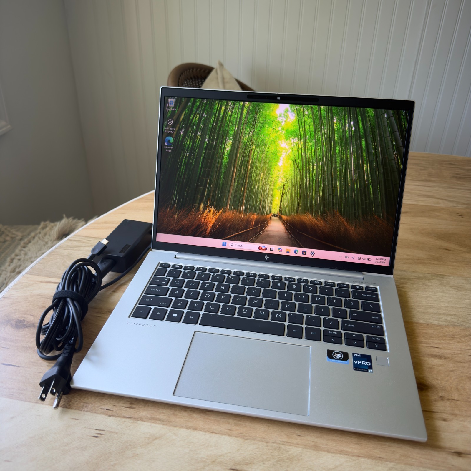 HP EliteBook 840 G9 14” 512GB SSD Intel i7-1265U 16GB RAM w/ Charger Win 11 Pro