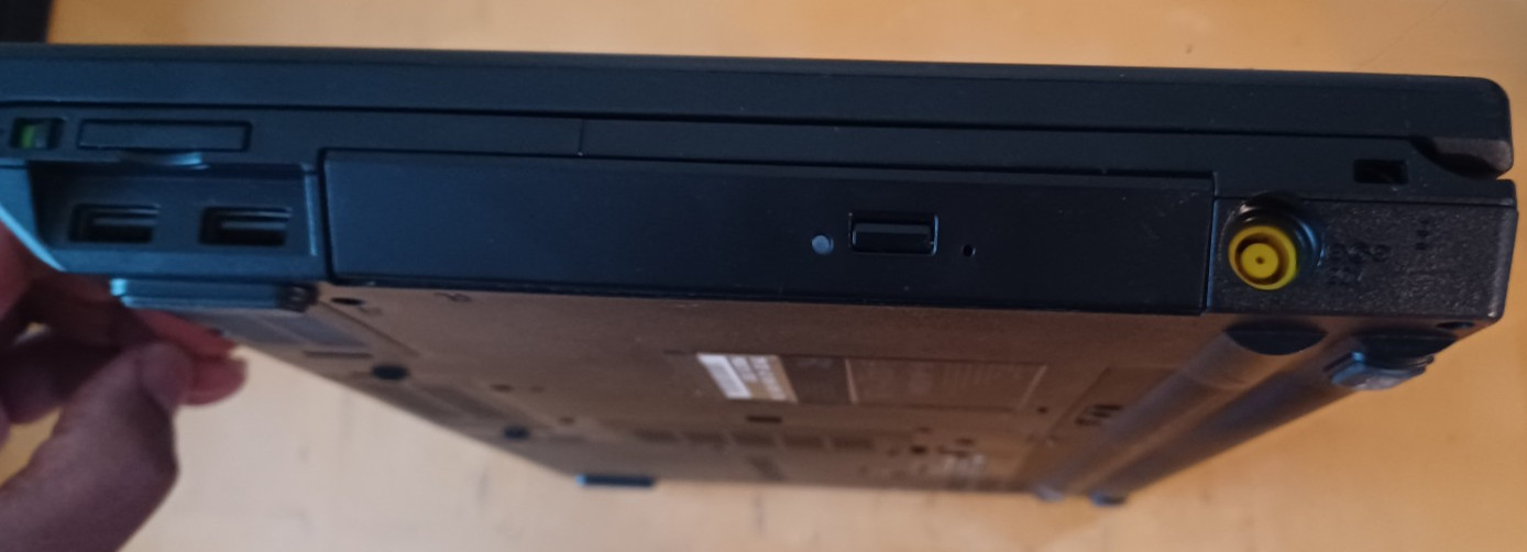 Lenovo ThinkPad L420 Core i5 2.50GHz 4GB RAM 320 HDD. AC Adapter Inc