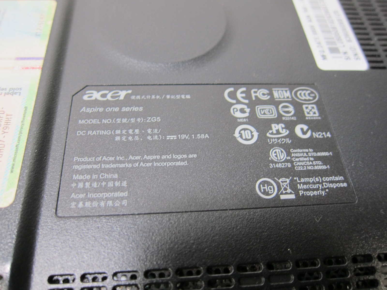 Acer Aspire One Series Model ZG5 Blue Notebook w/ Charger -WORKS WHEN PLUGGED IN