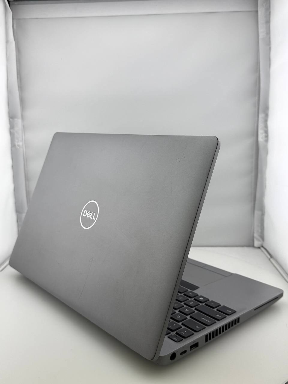 Dell Latitude 5511 NTS i7-10850H@2.7GHz 16GB RAM 512GB NVMe Win 11 Pro Grade B