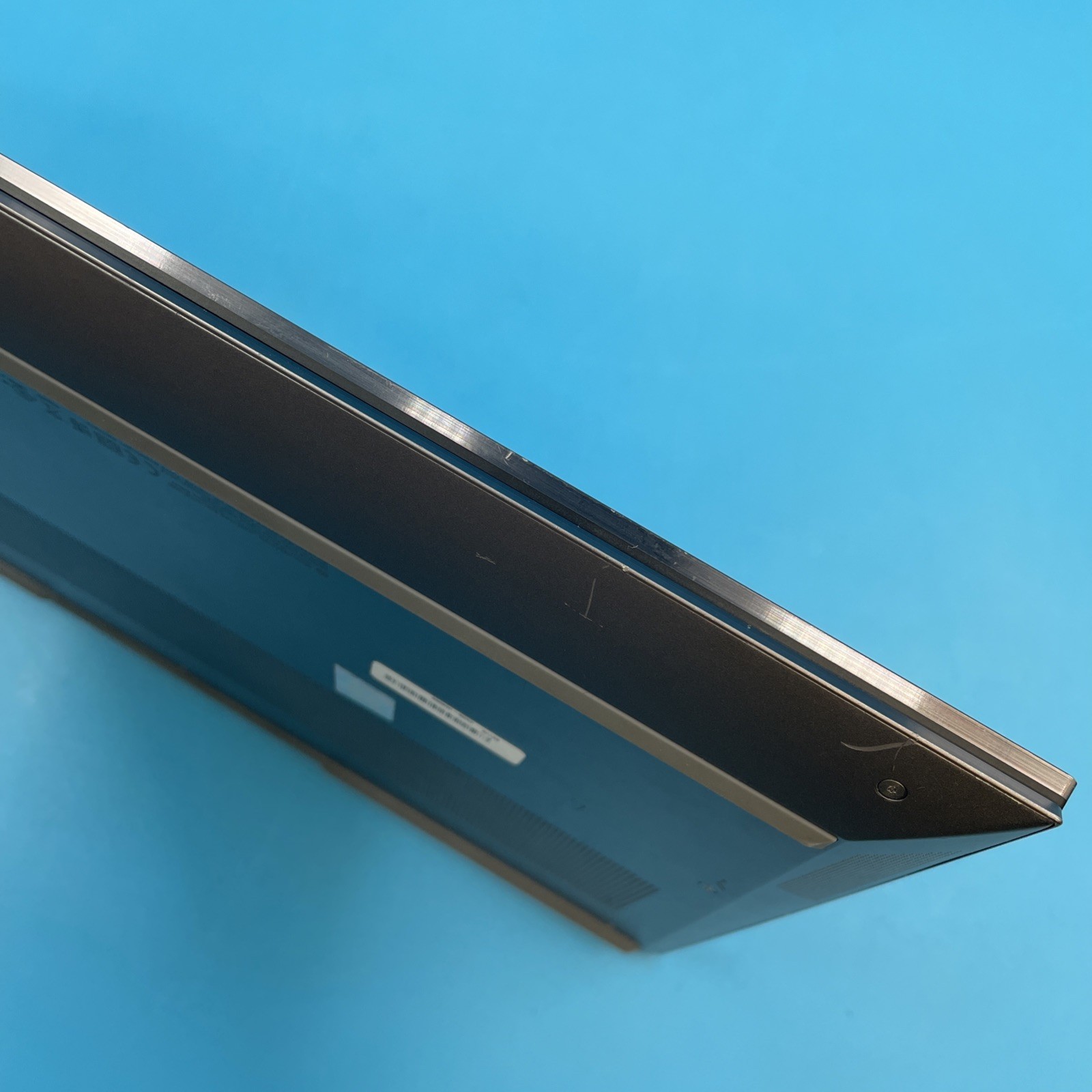 HP ZBook Studio G8 | i7-11850H | 32GB RAM | 256GB SSD | A2000 | WIN 11 PRO | 89%
