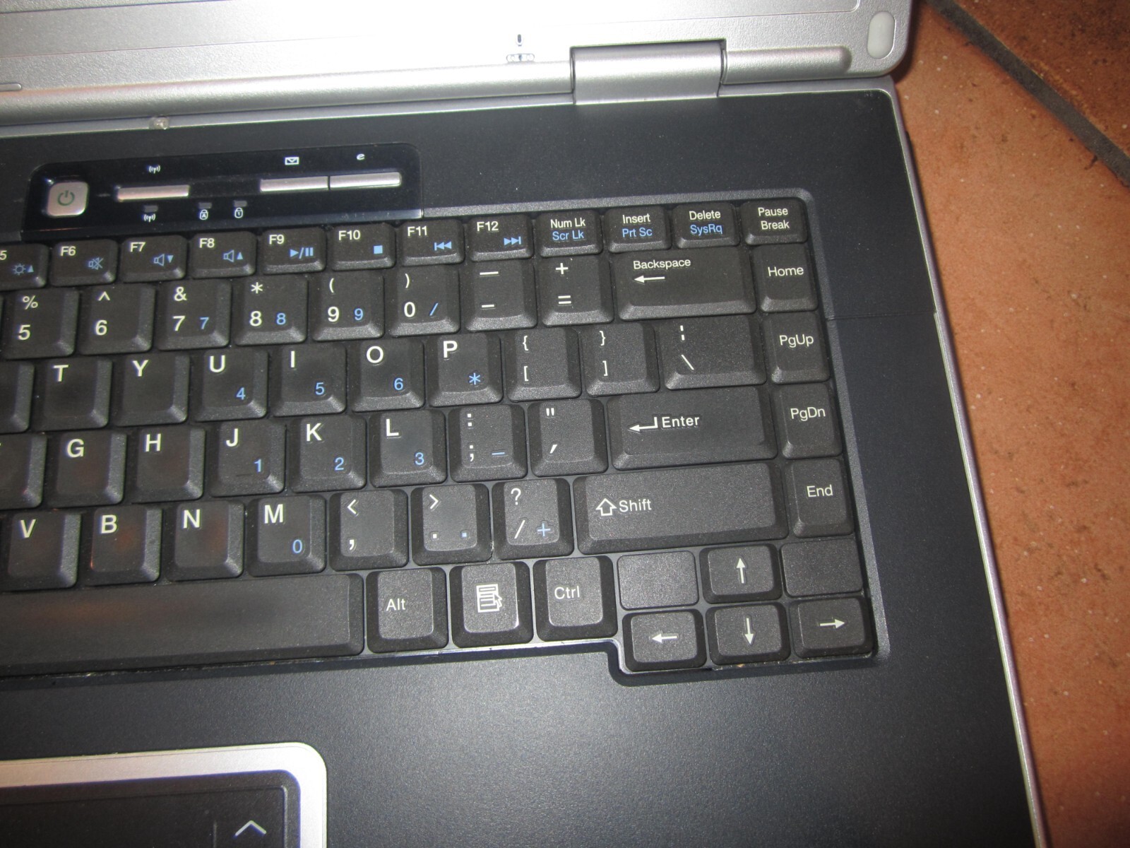 QCI QCOM CS10 KN1 Laptop 2GBRAM NoHD Boots to BIOS SCREEN INTACT NoCORD – PARTS