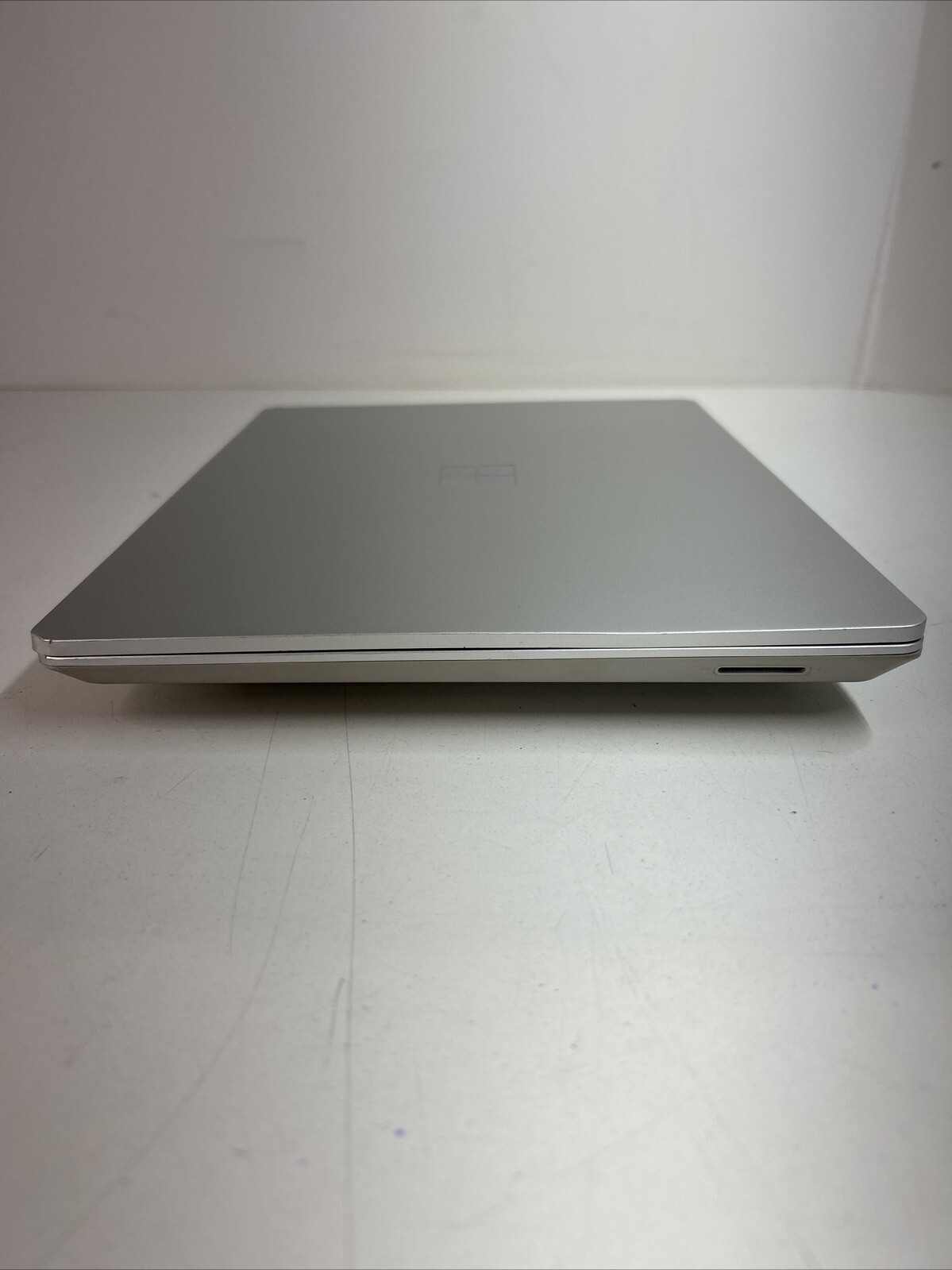 Microsoft Surface Go 1943 12.4″ Intel Core i5-1035G1 1.0GHz 8GB RAM 128GB Win11P