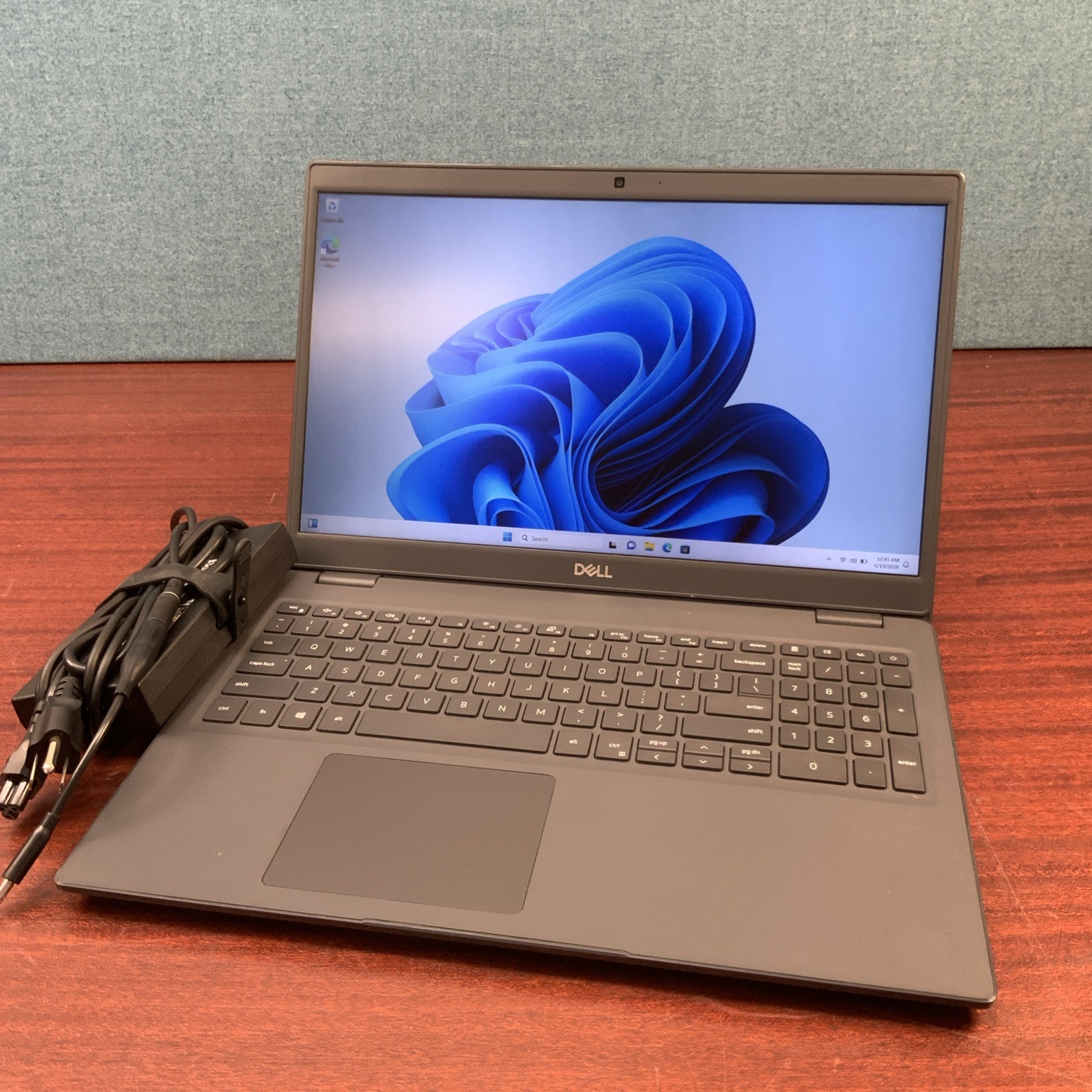 Dell Latitude 3510 Intel i7-10510U 8GB RAM 256 GB SSD Win 11 Pro