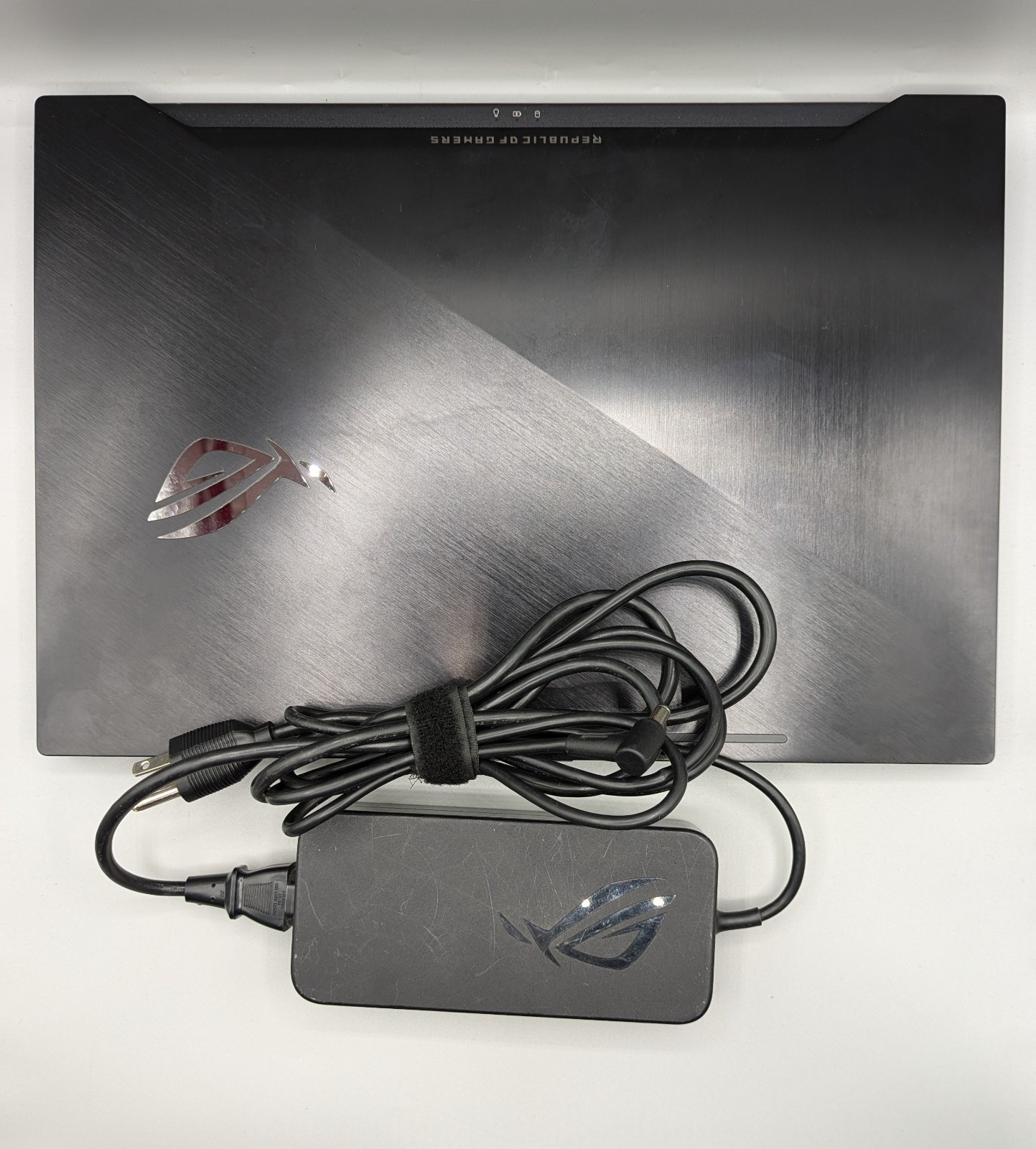 Asus ROG Zephyrus M 15.6″ Ultra Slim Gaming Laptop, 144Hz Ips-Type G-SYNC Panel,