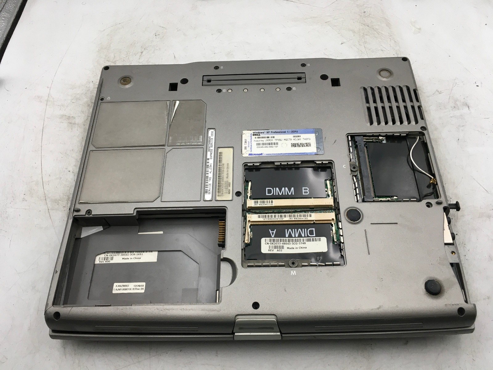 DELL LATITUDE D600 – FOR PARTS/REPAIR – INTEL PENTIUM M – NO RAM – READ DESC -BB