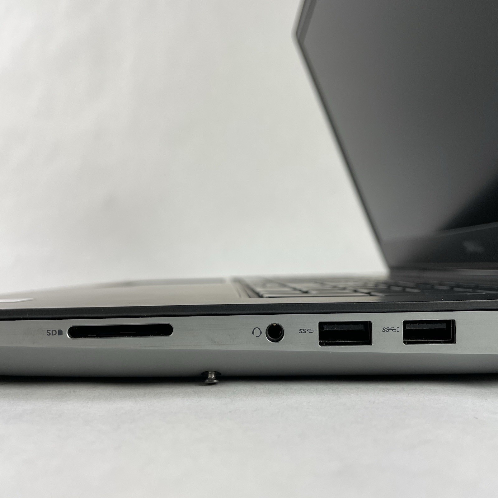 Dell Precision 7750 17.3″ i7-10850H 2.70 GHz 32 GB RAM RTX3000 No SSD No OS READ