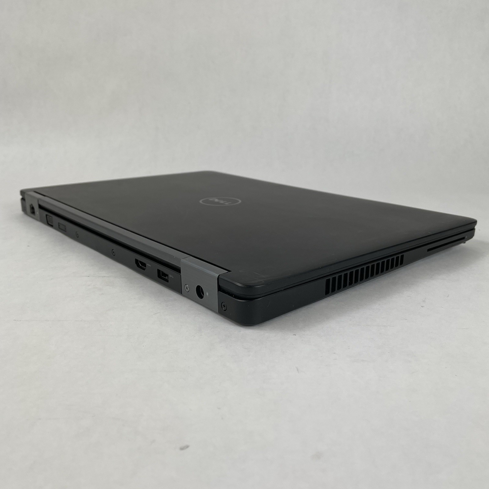 Dell Latitude E5570 15.6″ i5-6300U 2.40 GHz 8 GB RAM No SSD No OS No AC