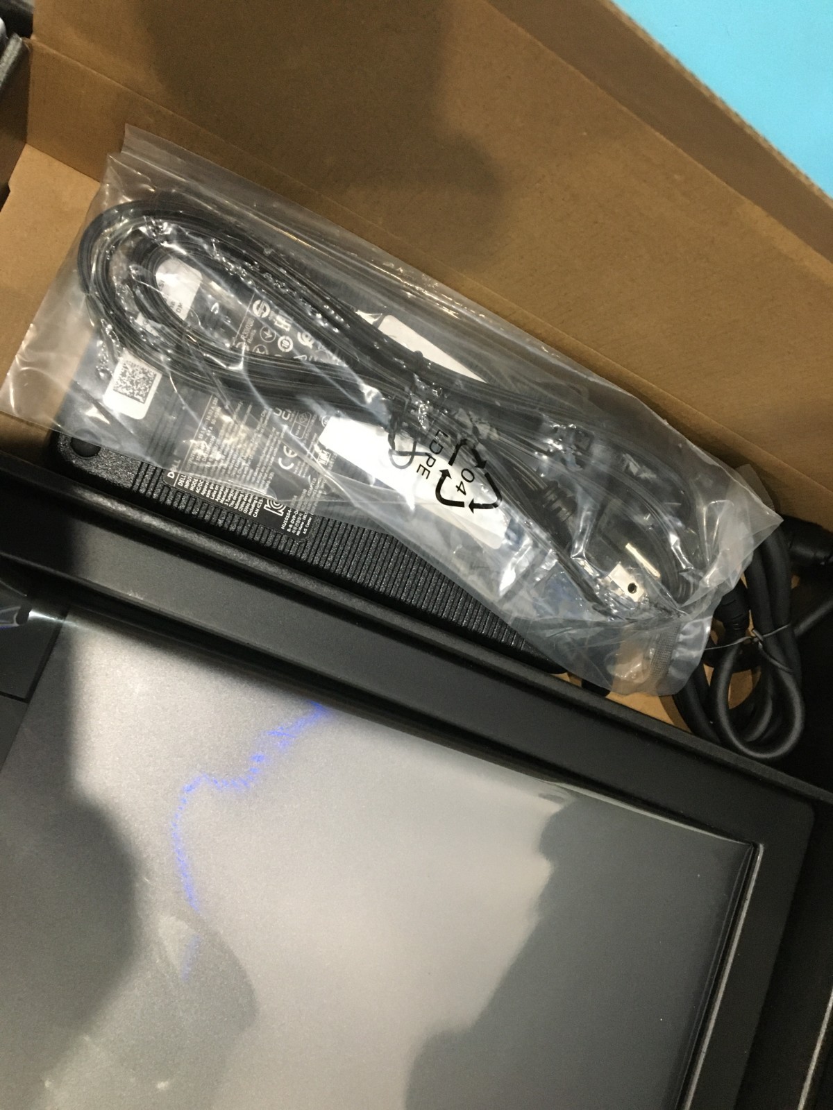 New Alienware M18 Model P51E Reg Type P51E002, Service Tag: 7D0HPX3 AMD Laptop