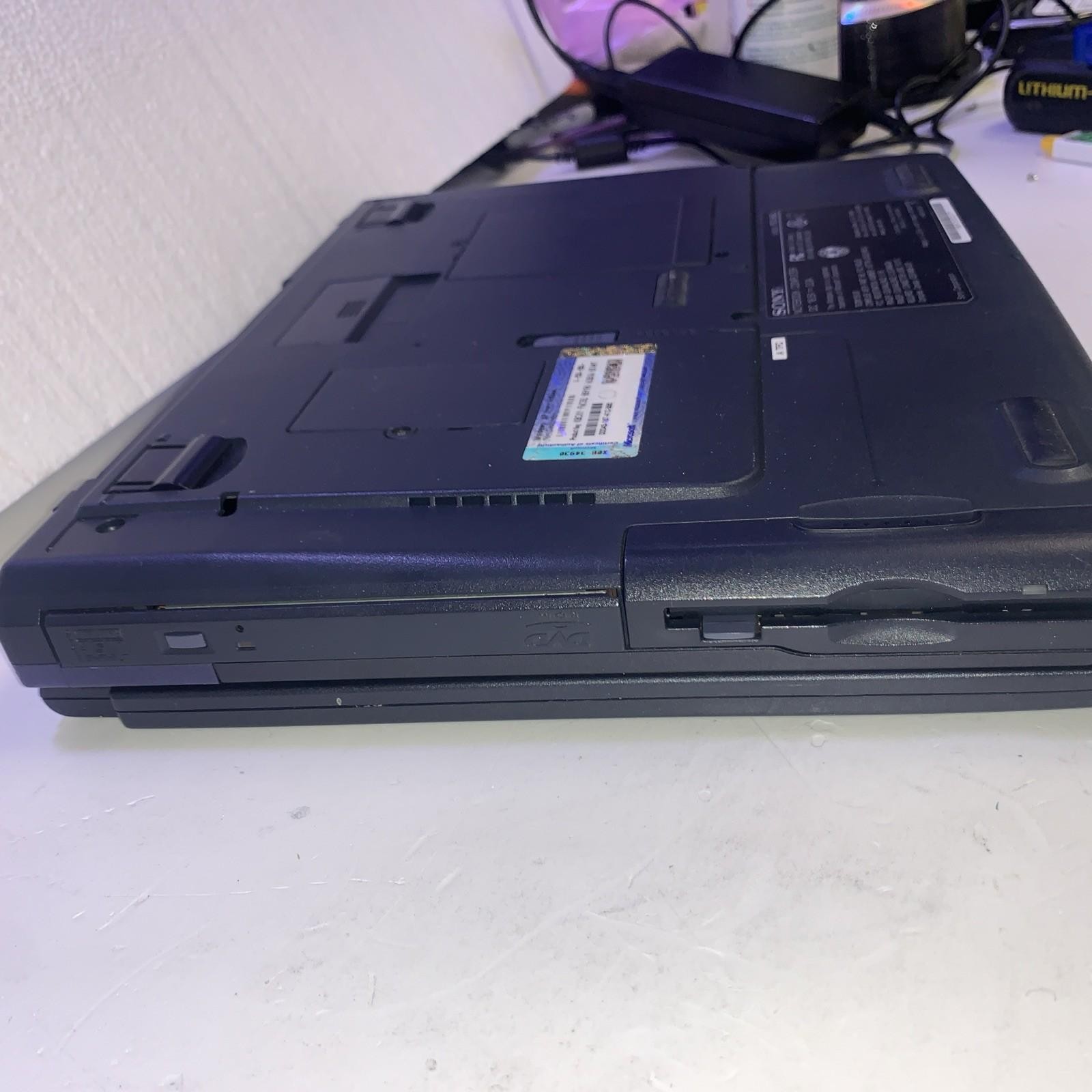 Sony Vaio PCG-9B3L AMD Athlon 4 1000MHz 256MB RAM 20GB HD Windows XP SP3