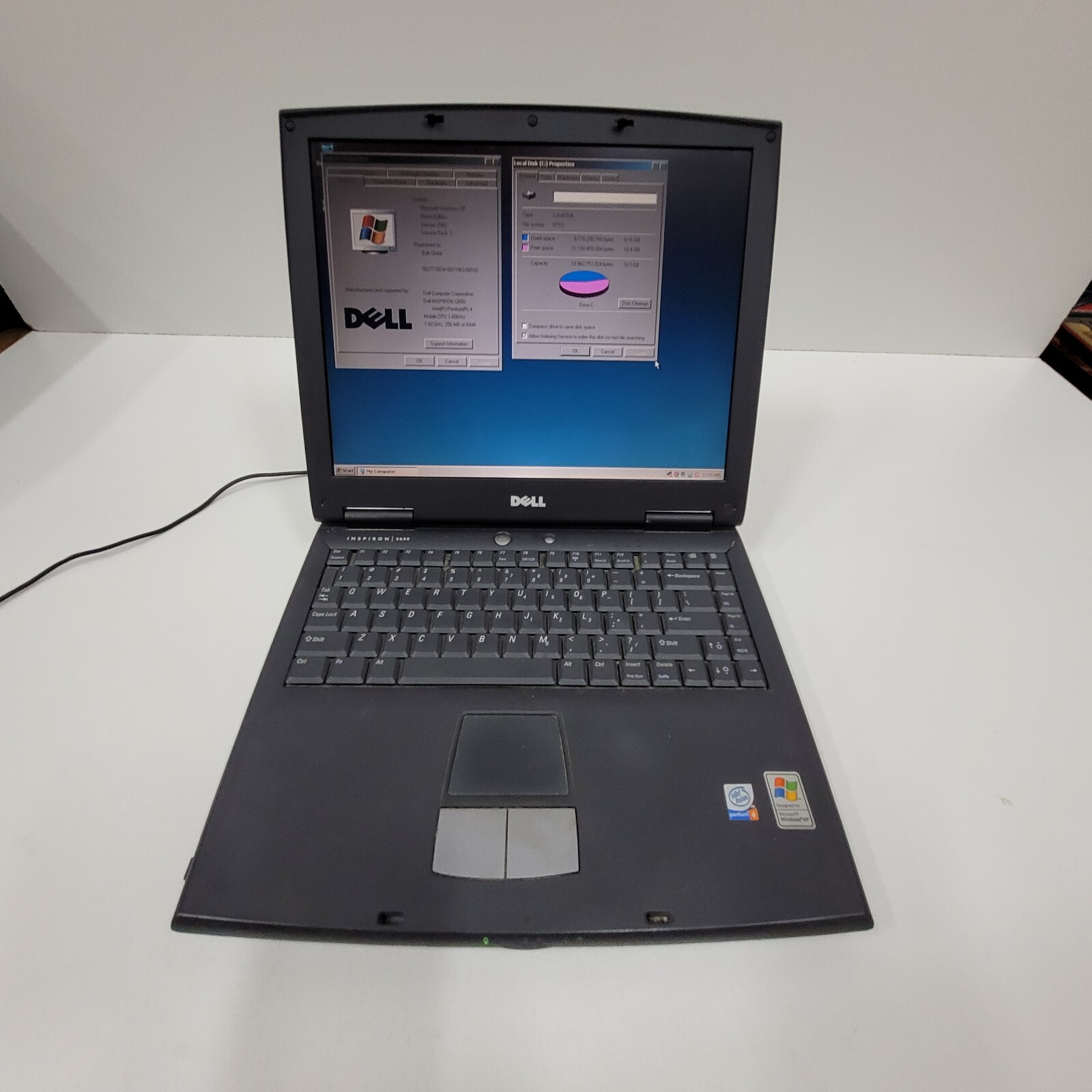 VINTAGE DELL Inspiron 2650 Pentium 4 Mobile 1.6 GHz, 256MB, 20 Gig, Win XP, DVD