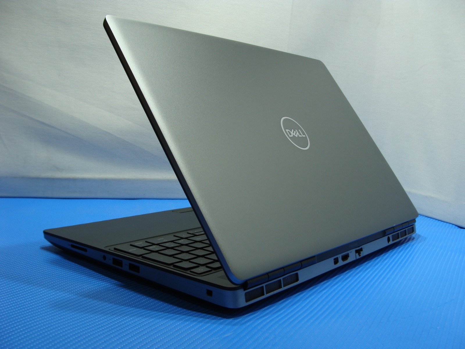 Dell Precision 7560 15.6″FHD xeon W-11955M 2.6Ghz 64GB 512GB W11P RTX A2000 4GB
