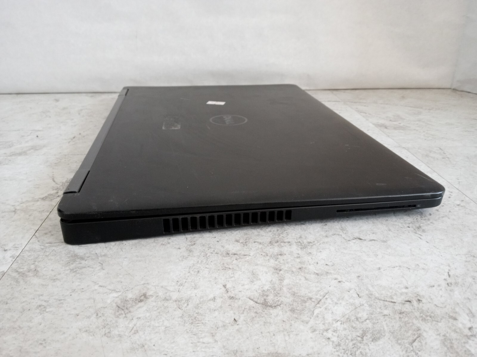 Dell Latitude E5570 15″ Laptop Intel Core i3 6th Gen – PARTS/REPAIR – READ -RR