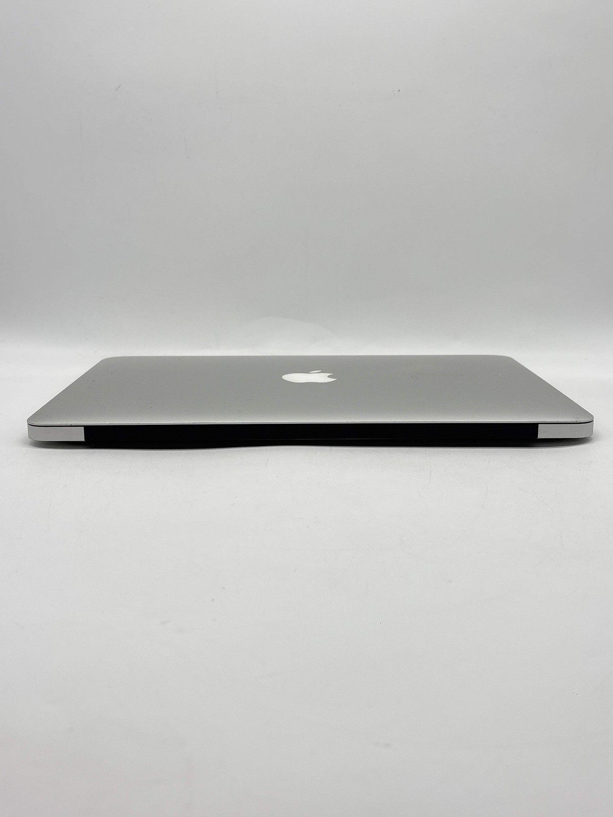 Apple MacBook Air 13″ A1466 Intel Core i5 4GB RAM 128GB SSD – For Parts