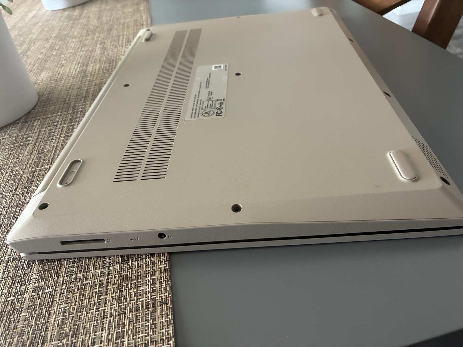 Lenovo IdeaPad 3 15.6″ Intel Core i3 8GB RAM 256GB SSD Silver NO OS