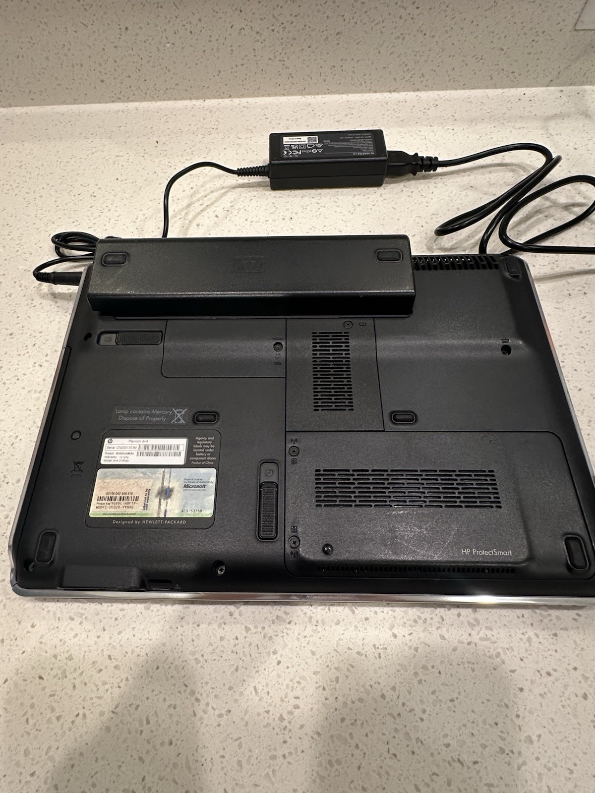 HP Pavilion dv4 Laptop Intel Core i3 14” Windows 7 Working w/ Charger