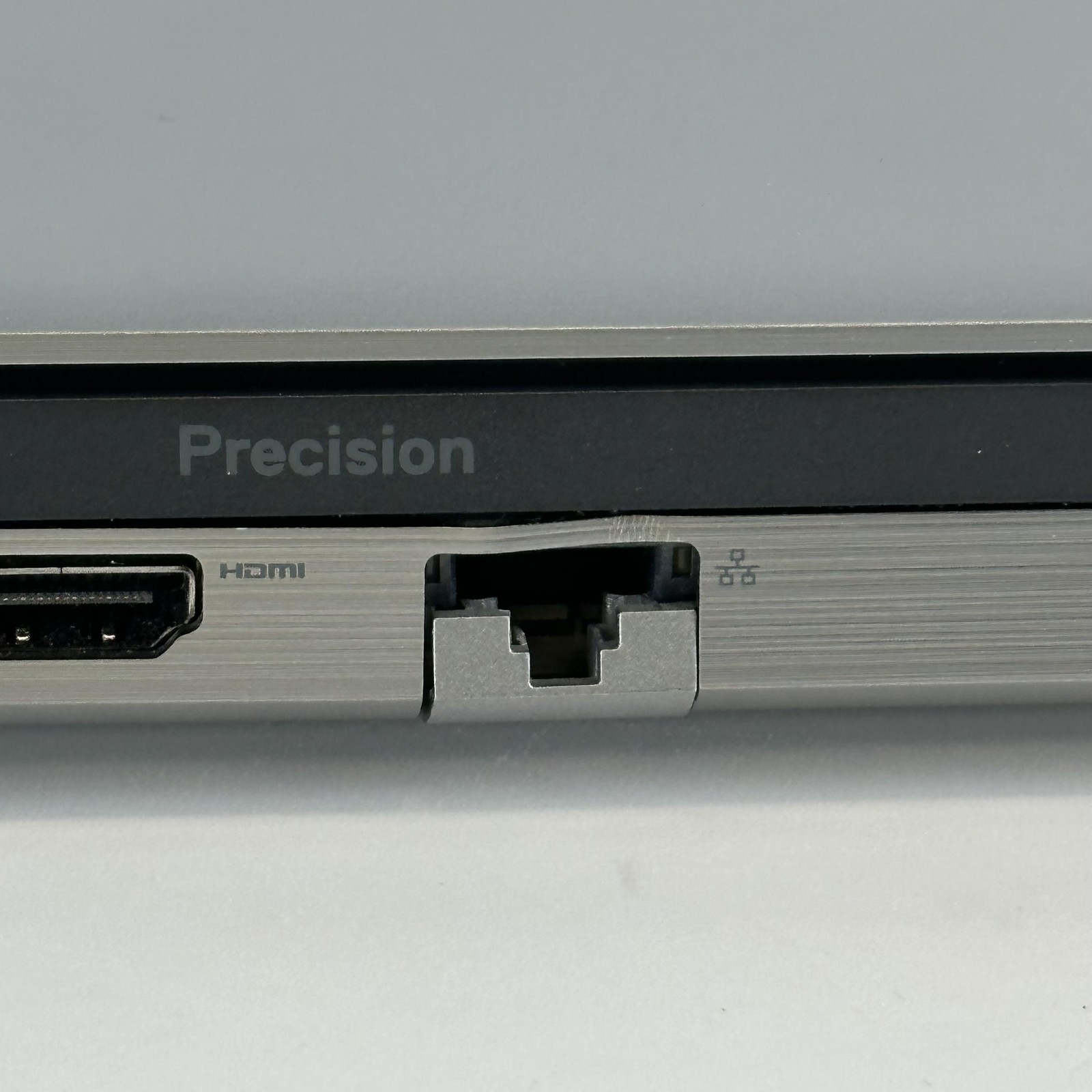 Dell Precision 7560 15.6 FHD Xeon W-11955M 32GB 512GB SSD RTX A2000 BENT FRAME