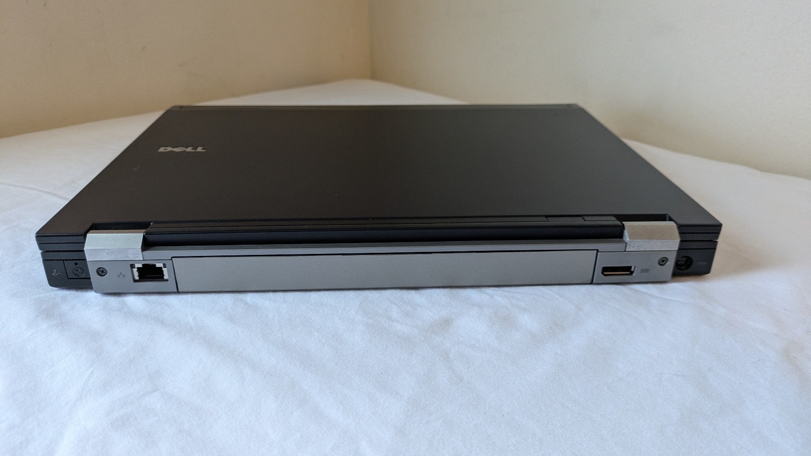Dell Latitude E6400 Laptop 14″ C2D 2.53GHz 2GB RAM 320GB WinXP – SEE DESCRIPTION