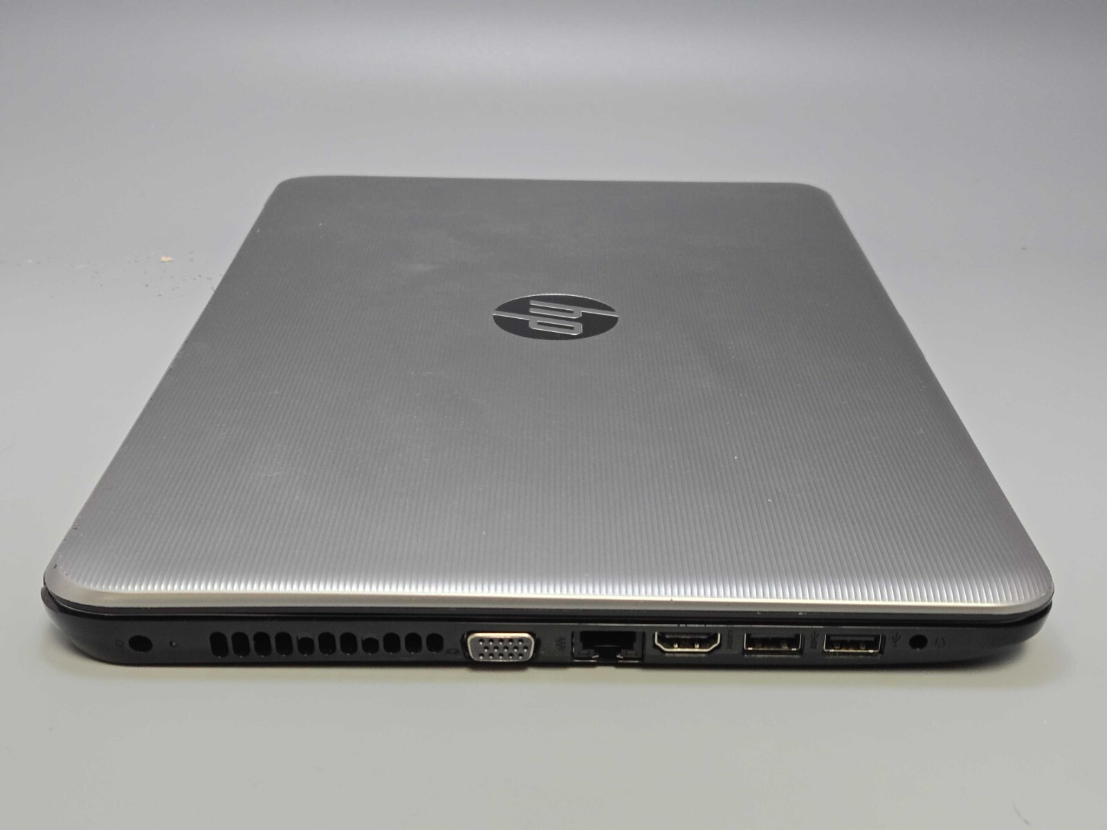 HP 14-an013nr Laptop AMD E2-7110 1.80Ghz 4GB RAM NO SSD NO OS, TESTED