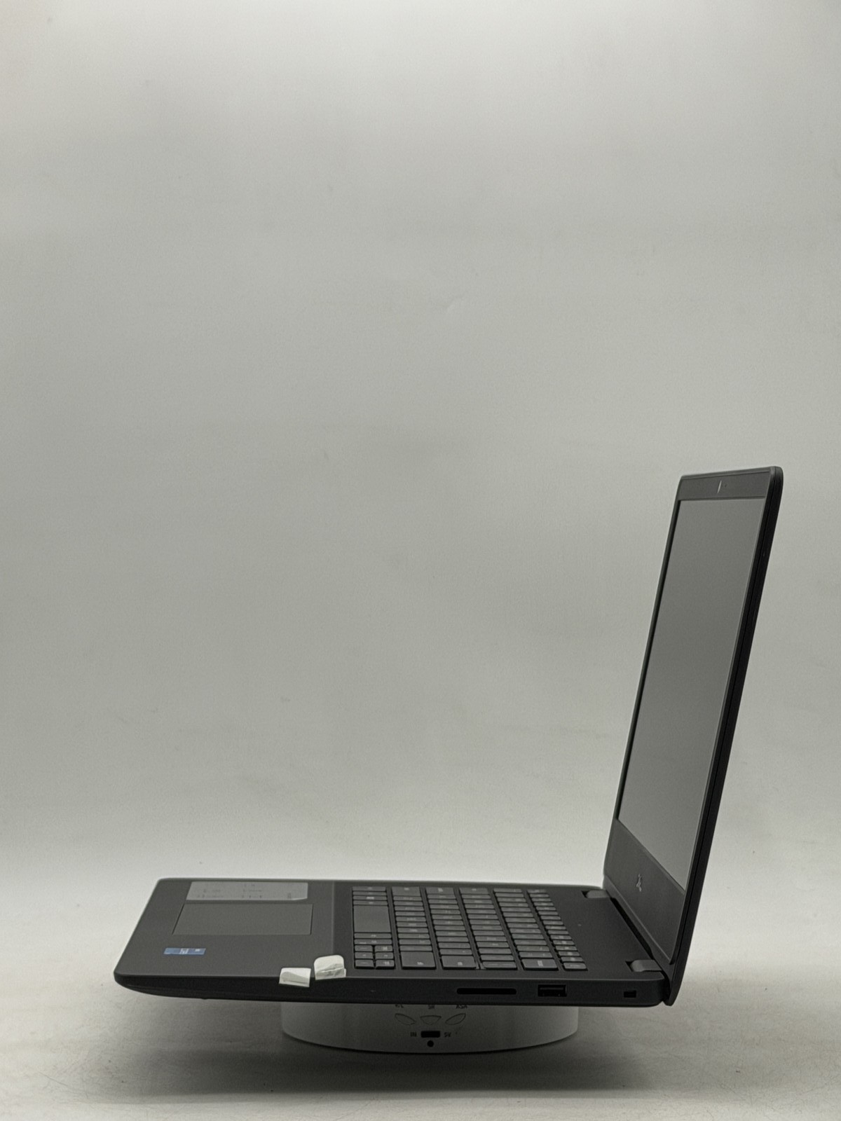 Dell Vostro (3400) 14inch i5-1135G7 8GB 256GB NO OS || Read