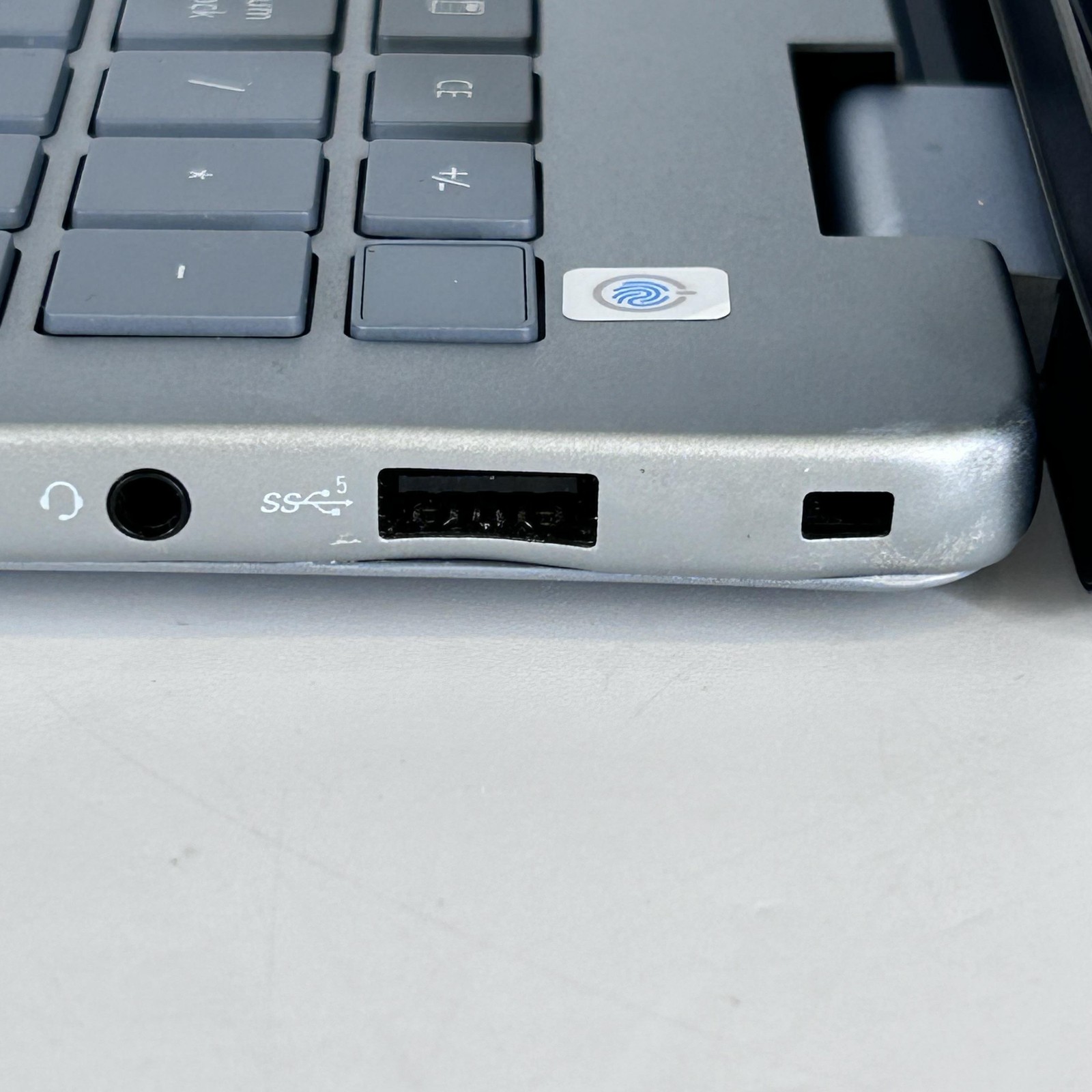 Dell Inspiron 5645 16 FHD+ 3.3 GHz Ryzen 7 8840U 16GB 1TB SSD One Bad USB-C Port