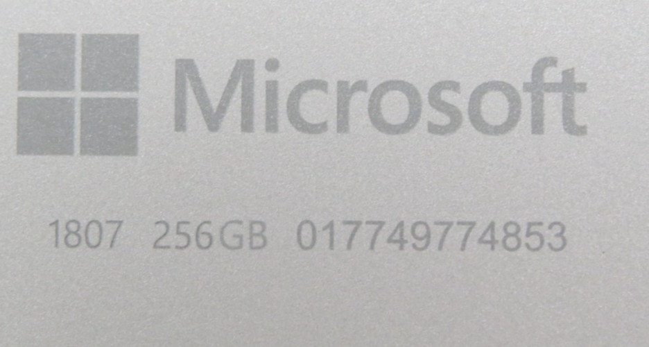 Surface Pro 5 i5-7300U @ 2.6GHz 8GB DDR3 256GB SSD 12″ No OS/AC