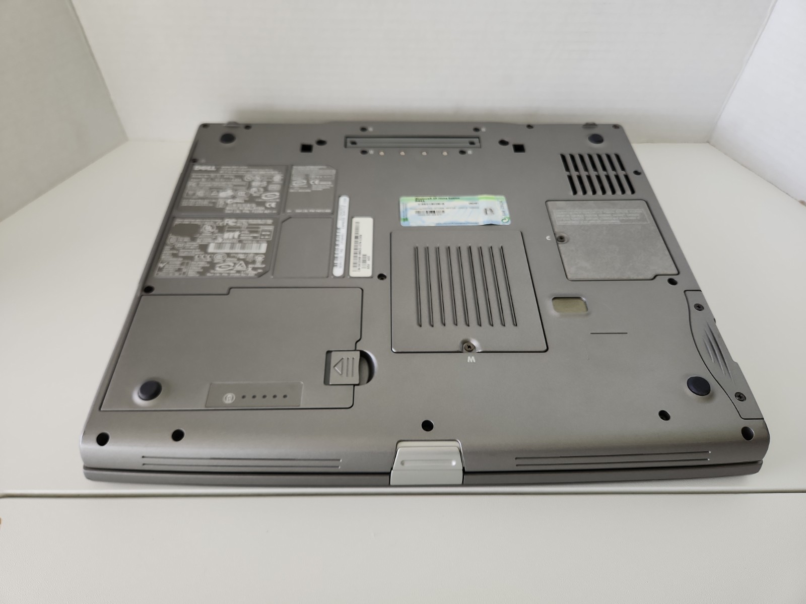 Vintage Dell Latitude D505 Pentium M 1.5ghz 256mb RAM NO HDD OR OS BOOTS TO BIOS