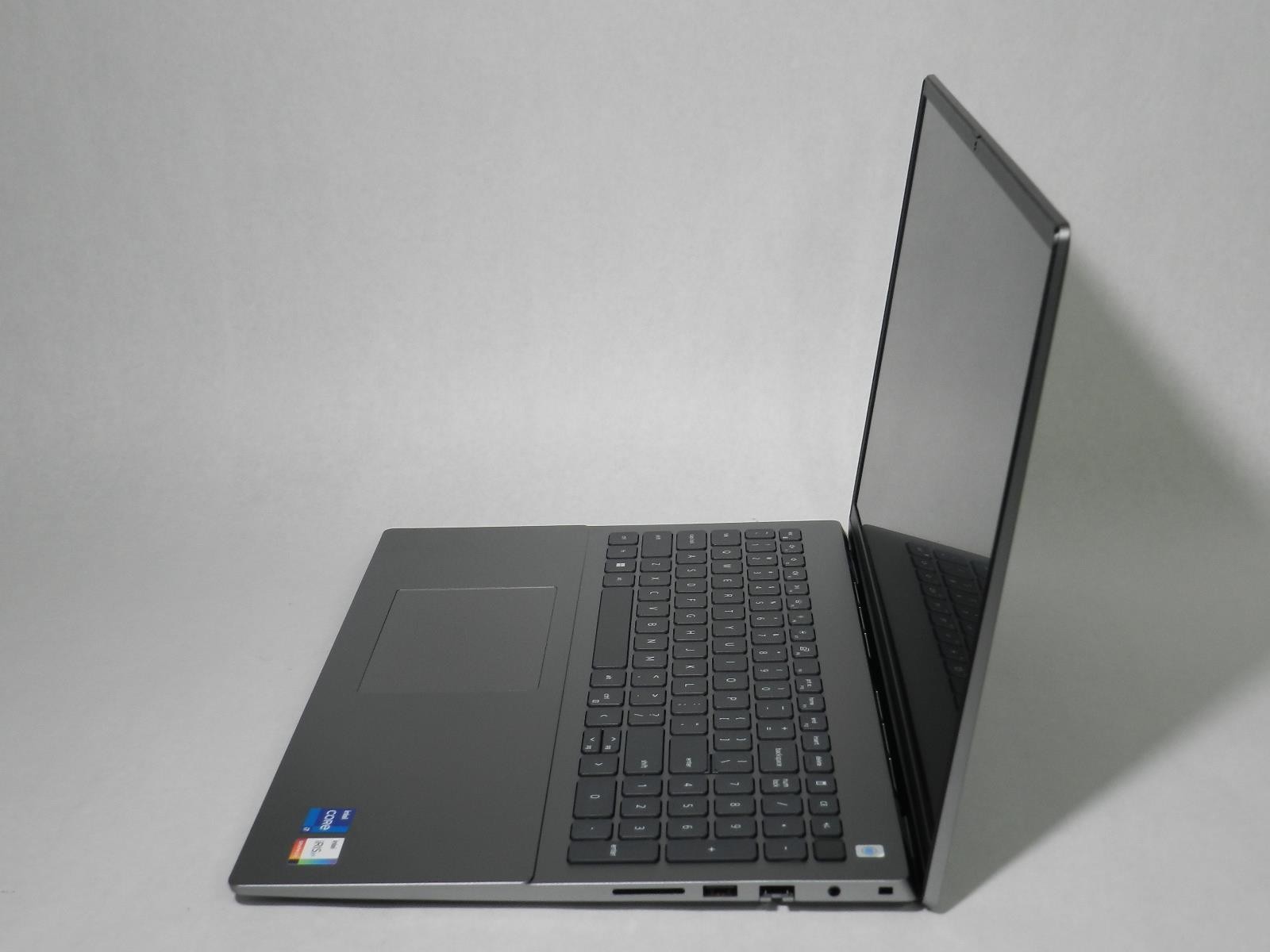 DELL VOSTRO 5620 | i7-1260P | 1TB SSD | 32GB RAM | 16″ FHD+ | A+ | WIN 11 PRO
