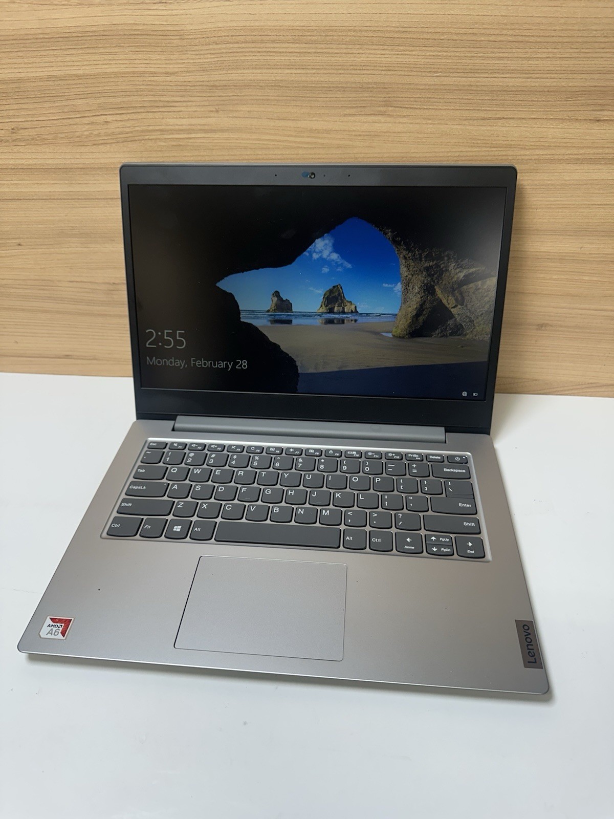 Lenovo IdeaPad Slim 1-14AST-05 14″ A6-9220e RADEON R4 4GB RAM 64GB SSD(UNTESTED)