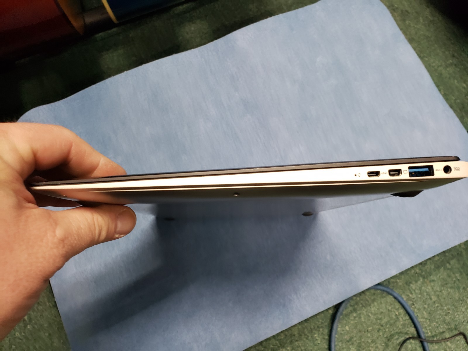 Asus ux31e laptop i7-2677 cpu 1.80ghz 4gb ram 256gb ssd for parts