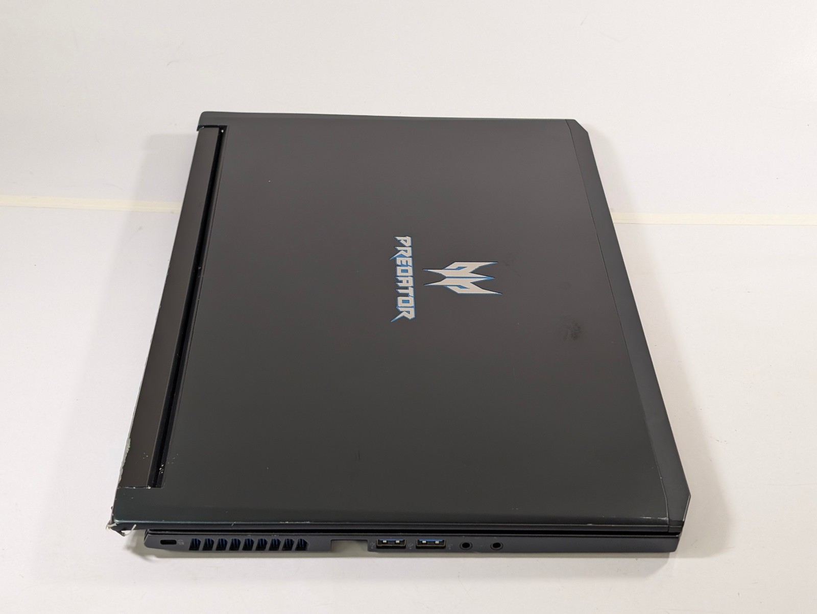 Acer Predator Triton 700 PT715-51 i7-7700HQ NO RAM NO HDD NO SSD NO OS; for part