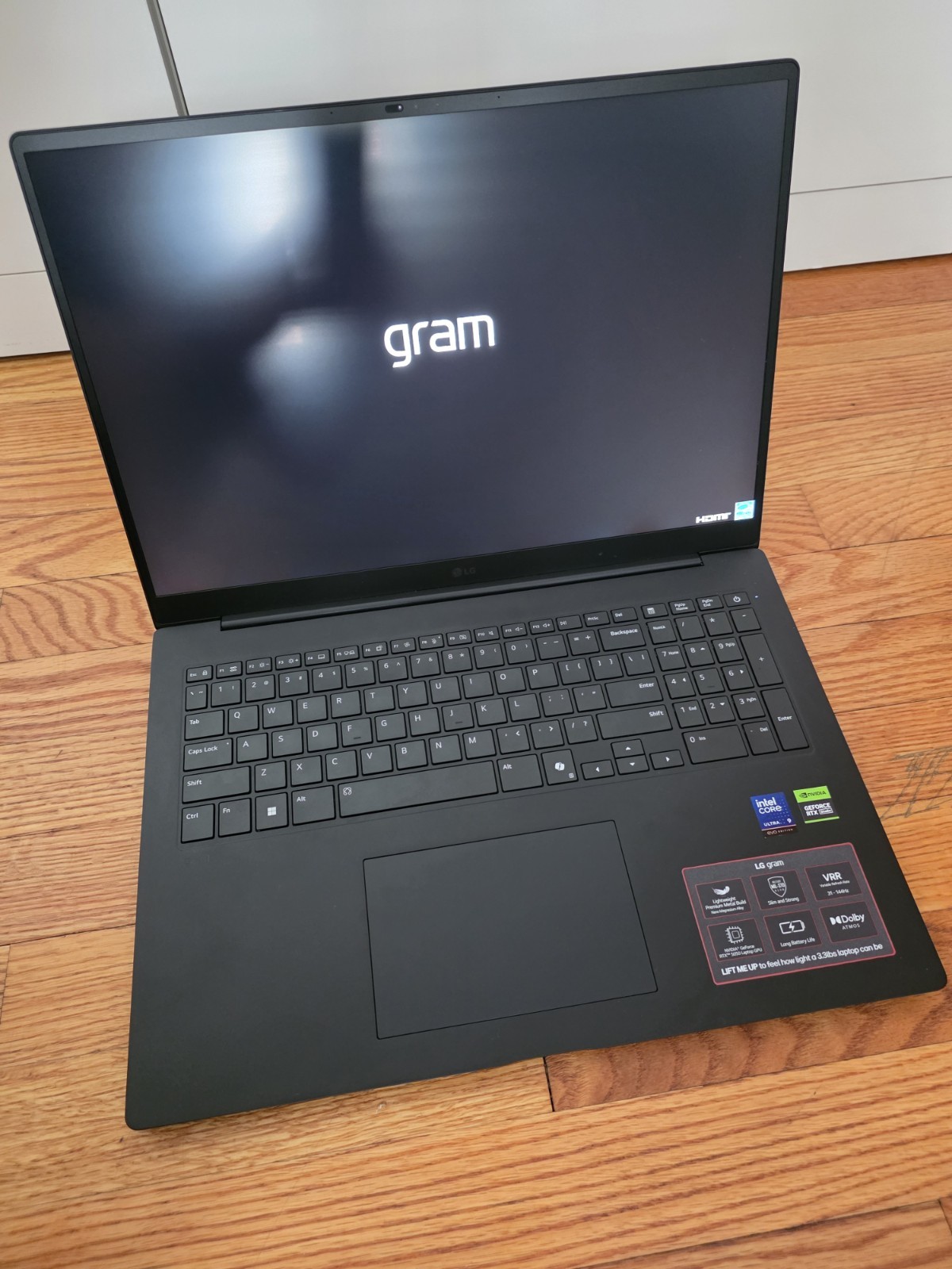 LG gram Pro 17 Laptop Intel Core Ultra 9 32GB Memory NVIDIA RTX5050 1TB SSD
