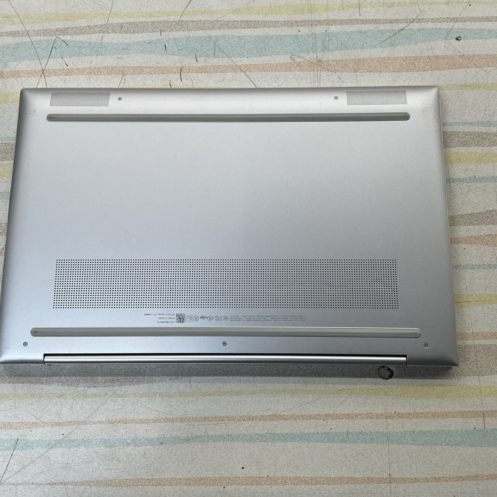 HP Envy 17-cr000 Silver FHD TOUCH 2.1 GHz i7-1260P 32GB RAM 1TB SSD Excellent